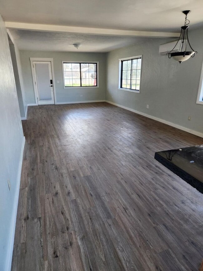 Photo - 3433 Willow St