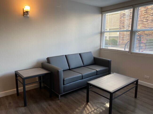 Photo - 510 E Stoughton