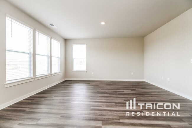 Photo - 1724 Lannister Ave