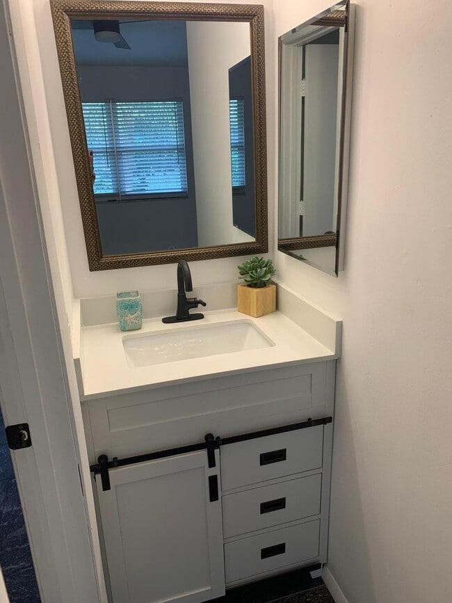 Photo - 239 SW 3rd St