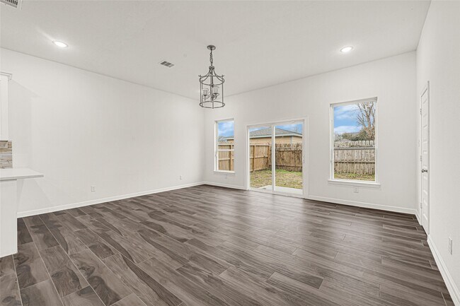 Photo - 8628 Scott St