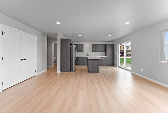 Photo - 1427 Thatcher Cir