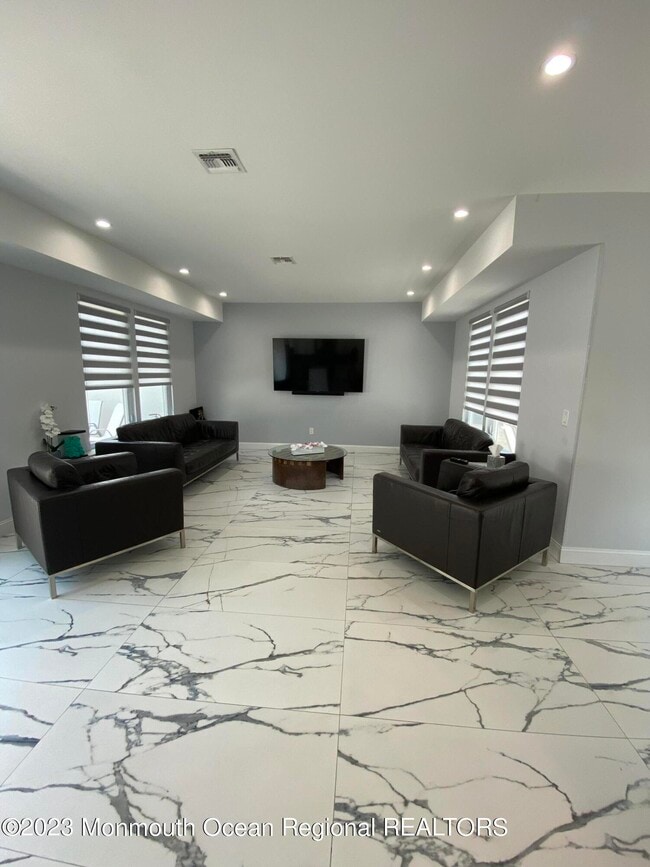 Photo - 975 Van Ct Ave