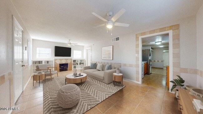 Building Photo - 2214 N 24th Pl