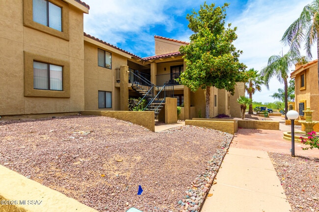 Building Photo - 8255 N Oracle Rd Unit 210