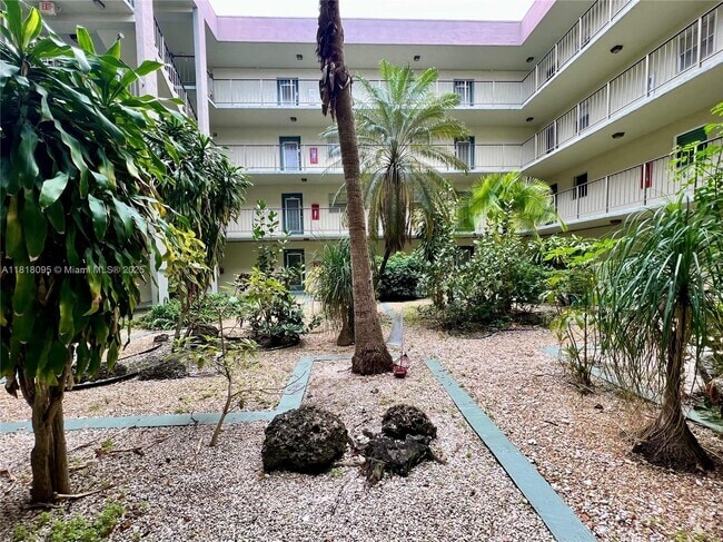 Building Photo - 1800 SW 81st Ave Unit 1118 Rental