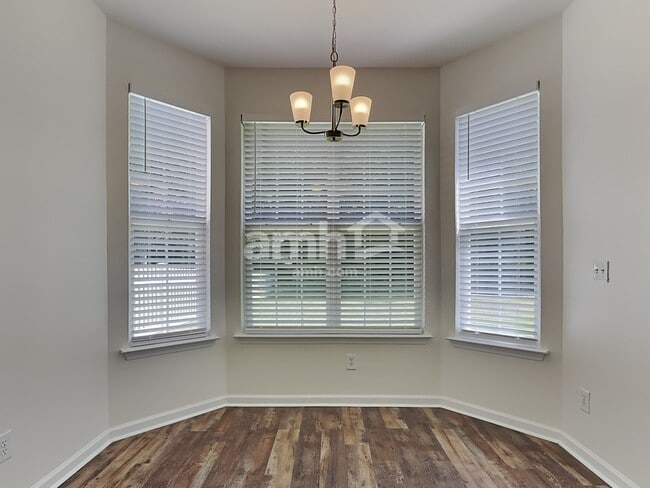 Photo - 8 Prominence Point