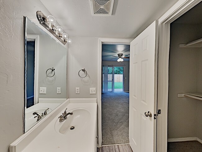 Photo - Vines at Meridian