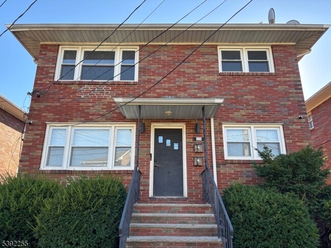 Building Photo - 220 Coolidge St