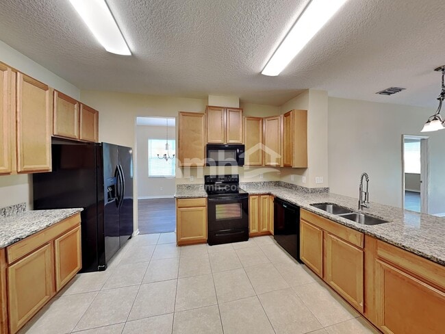 Photo - 9035 41st St E