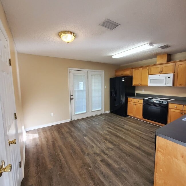 Photo - Charming Single-Story Haven: Your Ideal Rental Home in Valdosta, Georgia