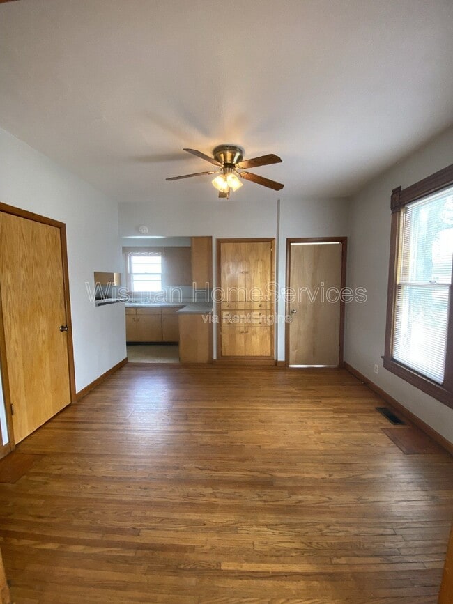 Photo - 516 W Murray St