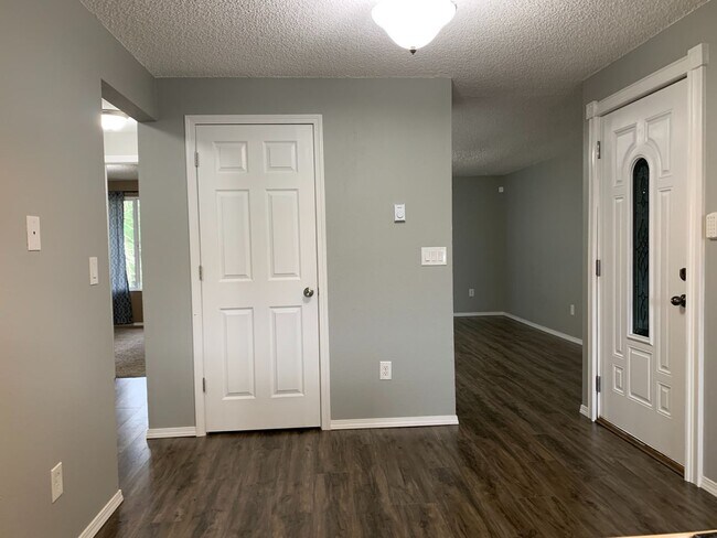 Photo - Adorable Ash Street 2bed/1.5ba Condo