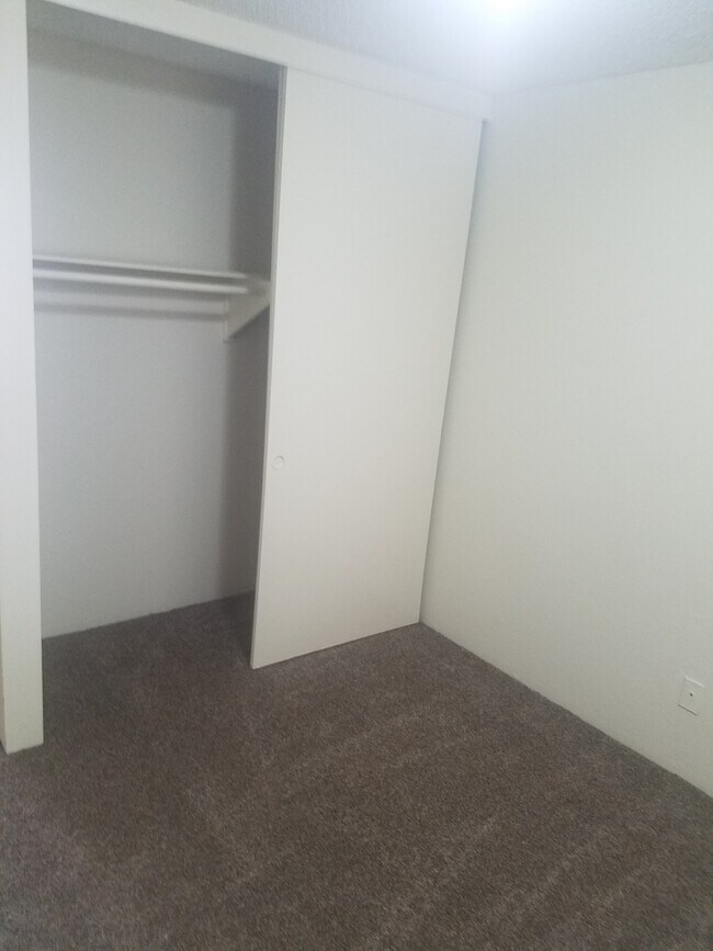 Photo - 6535 Pickering Ave