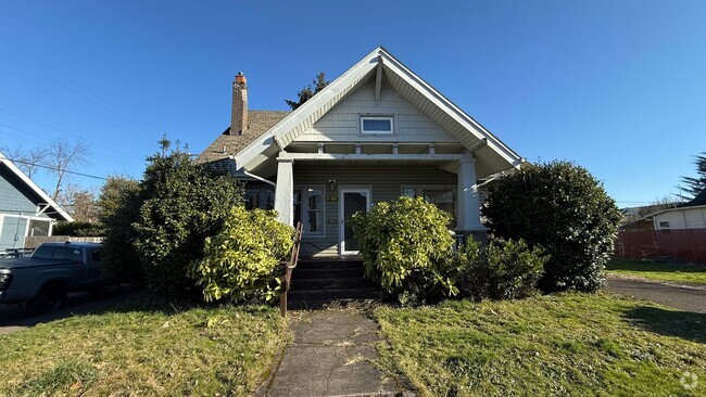 Building Photo - Charming 1922 Portland Original – 4-Bedroo... Rental