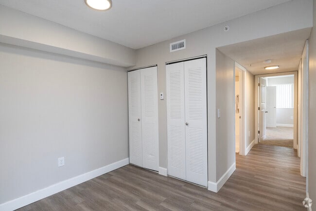 3BR, 2BA - 1050SF - Dining