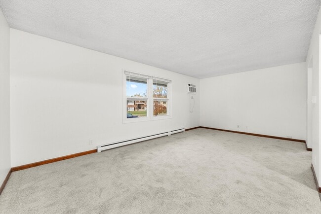 Photo - 609 E 3rd St