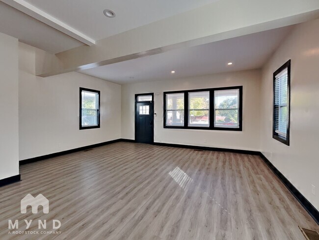 Photo - 631 Windsor St SW