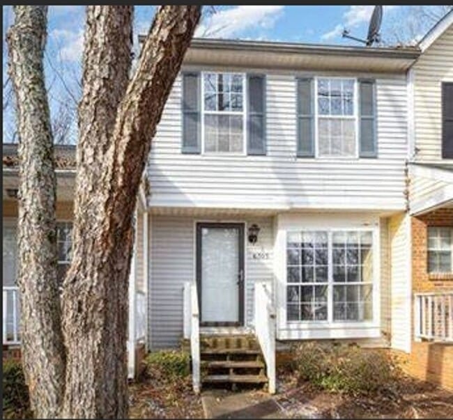 Building Photo - Coming Soon! 2 Bedroom Townhouse