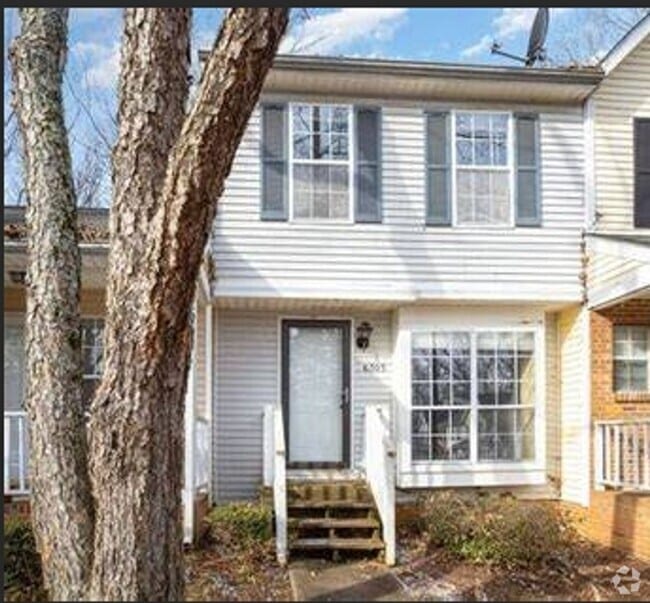 Building Photo - Coming Soon! 2 Bedroom Townhouse