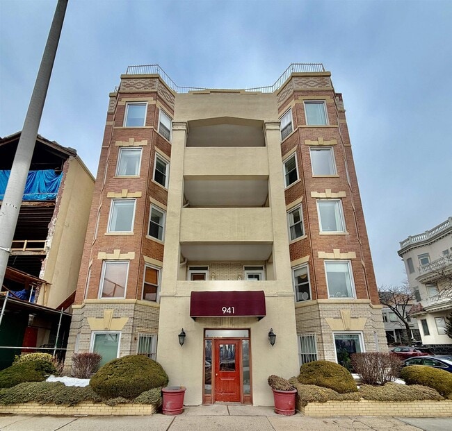 Building Photo - 941 JFK Blvd E Unit 2B