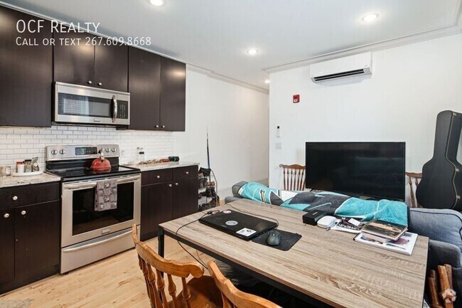 Building Photo - 1310 Spruce St Unit 302 Rental