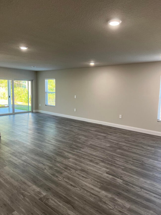 Photo - 838 San Filippo Dr SE