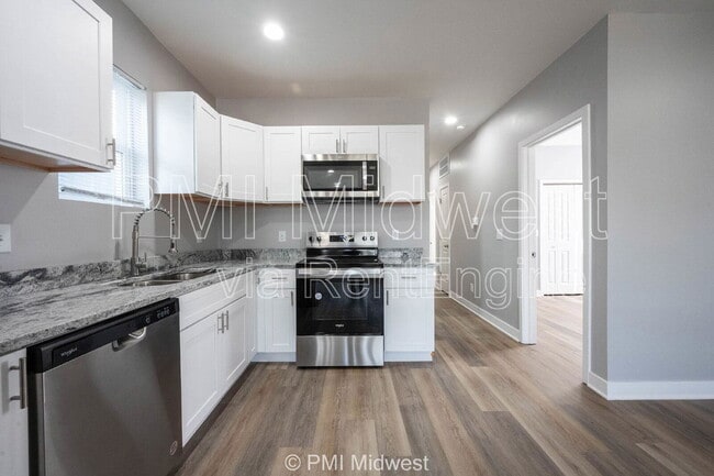 Photo - 224 W 28th St