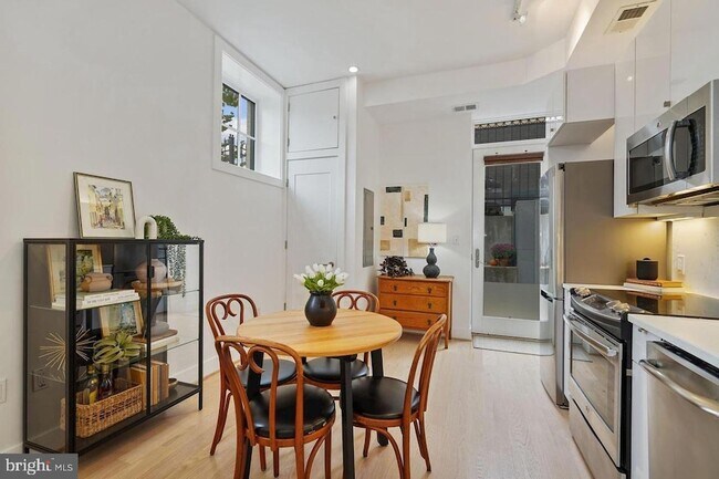 Photo - 1211 G St SE Unidad 1