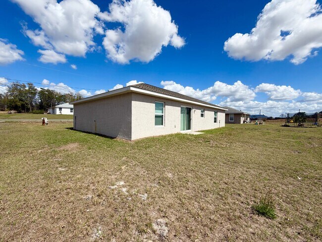 Photo - Desirable SE Neighborhood - 3/2/2 Silver Spring Shores **Available NOW**