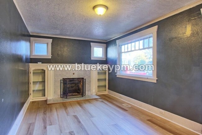Photo - 3 Bed, 2 Bath Craftsman Home on Dead End R...