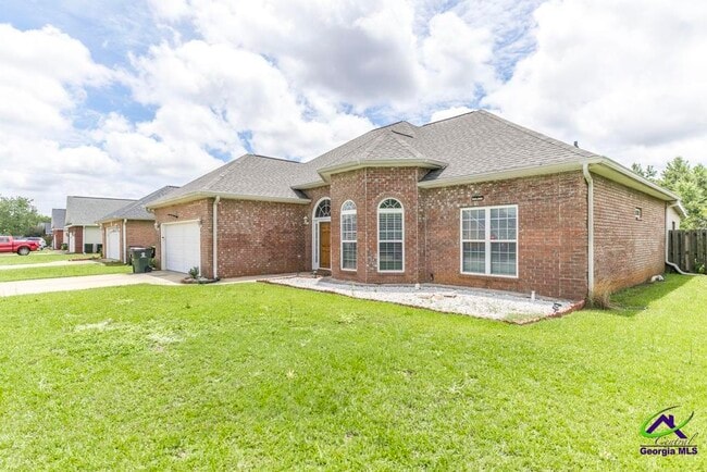 Photo - 217 Sedgebrooke Dr