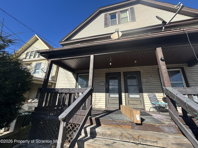 Photo - 945 Woodlawn St