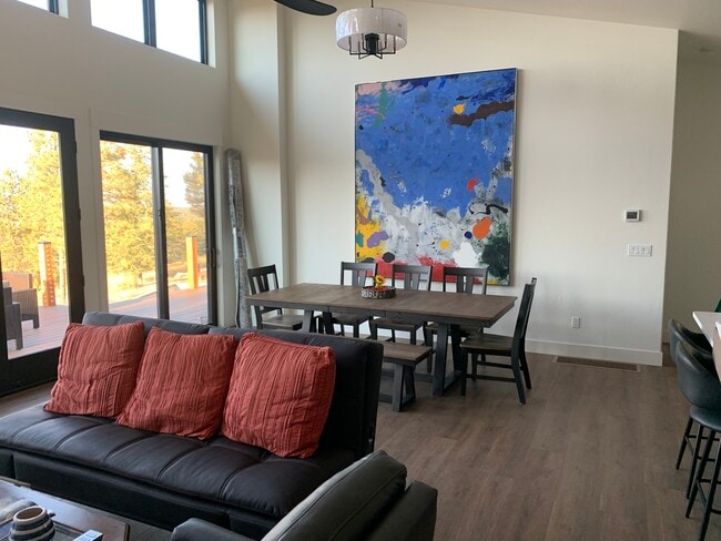 Building Photo - 65 Kamloop Ct Rental