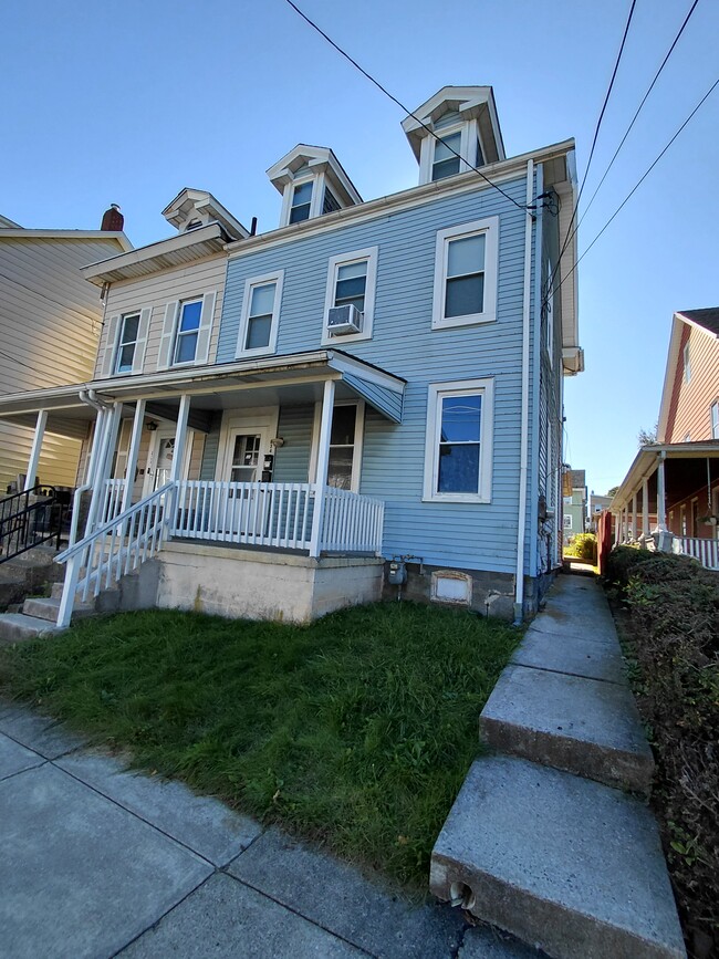 Building Photo - 834 W Wilkes Barre St Unit A