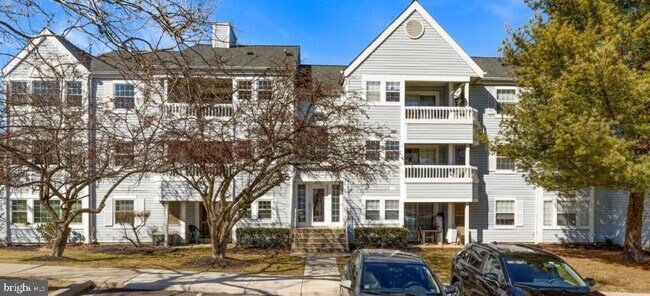 Building Photo - 8371 Montgomery Run Rd Unit J