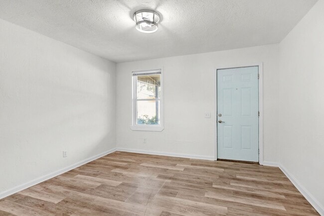 Photo - 2101 W Romana St Unit B