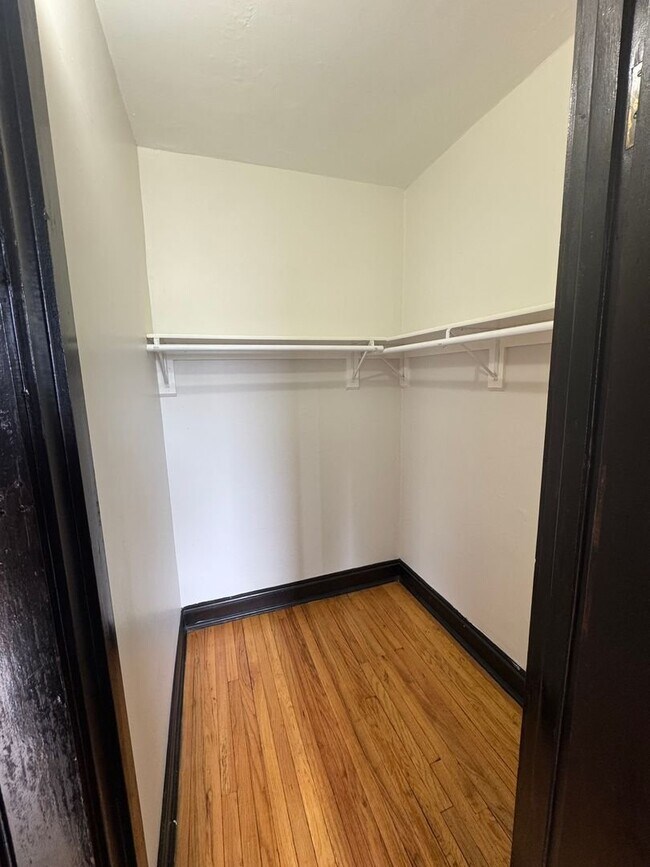5021 N Damen Ave Unit 2