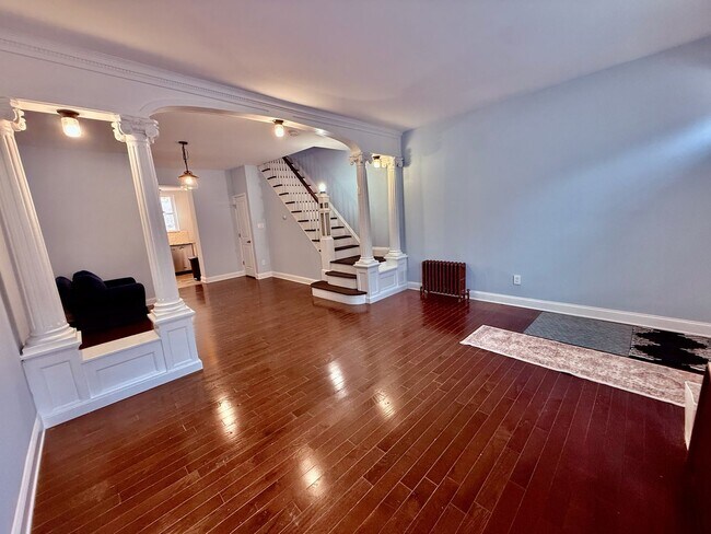 Photo - 2+ BED/1.5 BA Solid HOUSE in great East Passyunk/LOMO location w/ Central AC-HARDWOOD Flooring-WA...