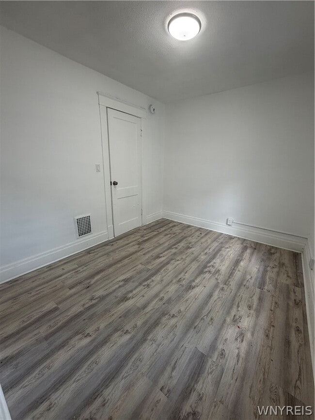1533 La Salle Ave