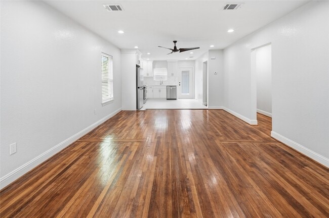 Photo - 318 2nd St N