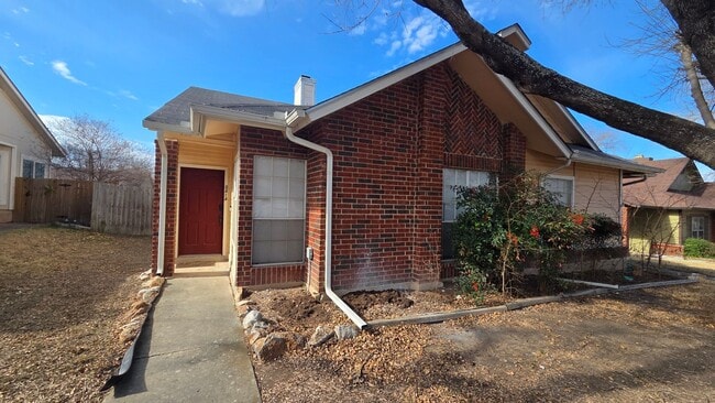 Building Photo - COMING SOON! Stoneridge Duplex Well-Maintained 3 Bedroom