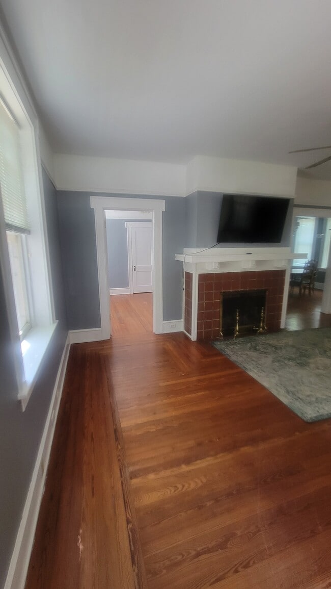 Photo - 148 W 6th St