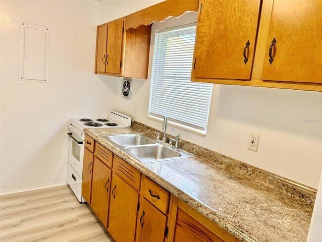 Photo - 1135 Highland St N Unit 3