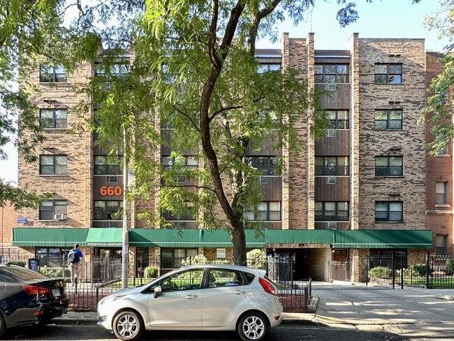 Building Photo - 665 W Wrightwood Ave Rental