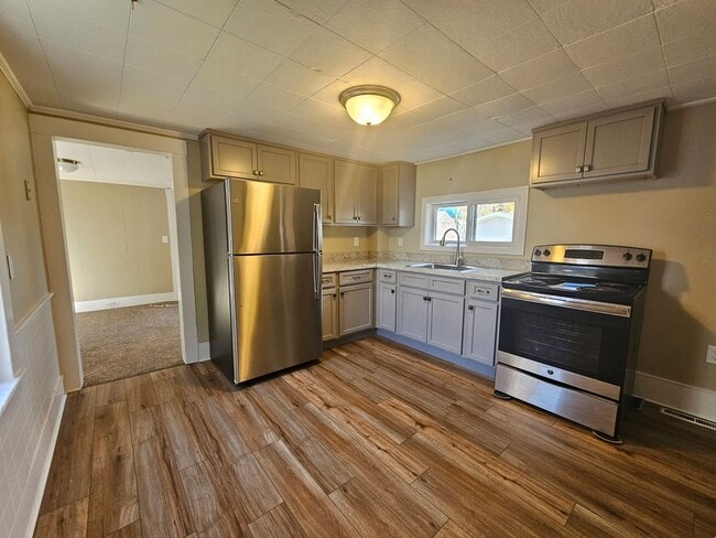 Building Photo - 7 Monson Pl Unit 1