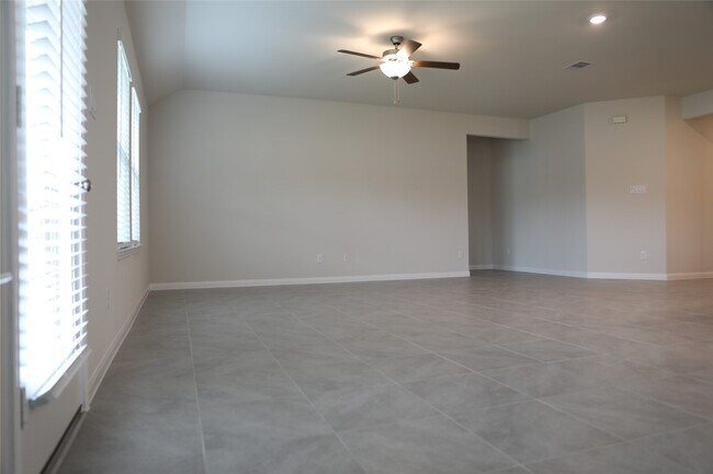 Photo - 523 Ellwood Terrace Ln