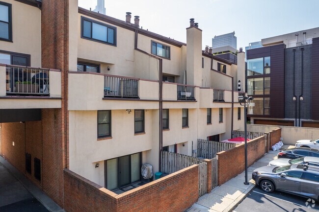 Paitos - Shannon Village