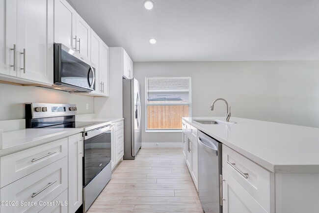 Photo - 857 Dunbar St