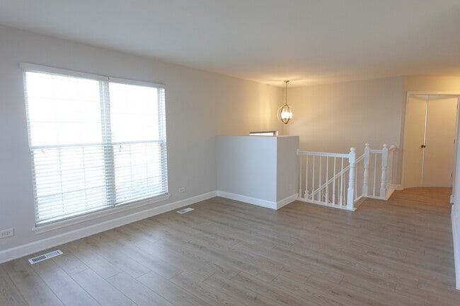 Photo - 881 Essex Cir